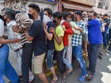लॉकडाउन के बीच जमकर बिकी शराब, यूपी में 300 करोड़ तो राजस्थान में दो घंटे में 59 करोड़ की बिक्री