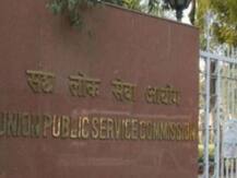 IAS Success Story: सिक्योरिटी गार्ड का बेटा, उधार की किताबों से ऐसे बना IAS