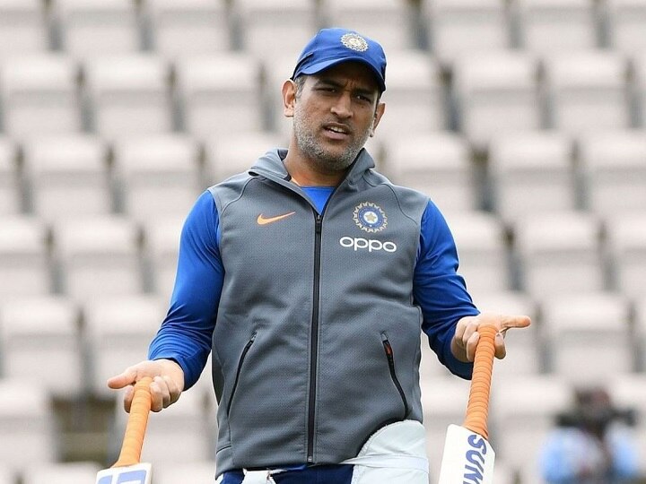 ms dhoni retirement rumour spreads on social media dhoni retires trends on twitter धोनी को लेकर फिर फैली अफवाह, ट्विटर पर #DhoniRetires होने लगा ट्रेंड