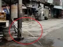 सच्चाई का सेंसेक्स: जानें 33 हजार की लाइन वाले खंभे से निकलते पानी के वायरल वीडियो का सच