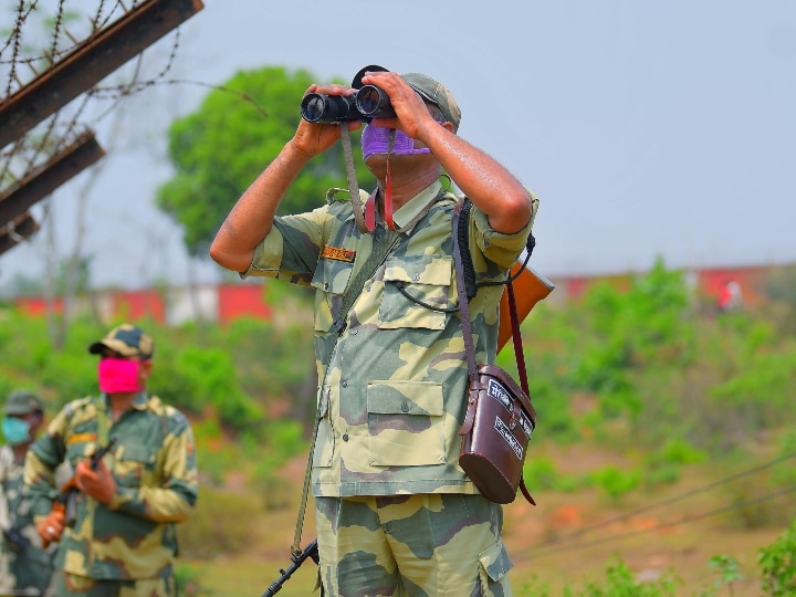 Punjab: BSF killed 5 suspected Pak intruders, trying to infiltrate with Tarn Taran पंजाब : बीएसएफ ने 5 संदिग्ध पाक घुसपैठियों को मार गिराया, तरन तारण से कर रहे थे घुसपैठ की कोशिश