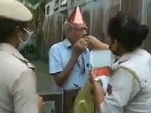 लॉकडाउन के बीच असम पुलिस का दिल जीत लेने वाला काम, कुछ इस अंदाज में मनाया बुजुर्ग का जन्मदिन