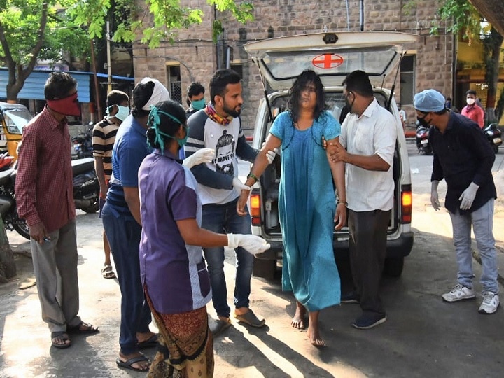 Visakhapatnam Gas Leak Municipal asked people to stay back at home and wear masks विशाखापट्टनम गैस लीक: प्रशासन ने घरों में रहने और मास्क लगाने को कहा, अबतक आठ की मौत