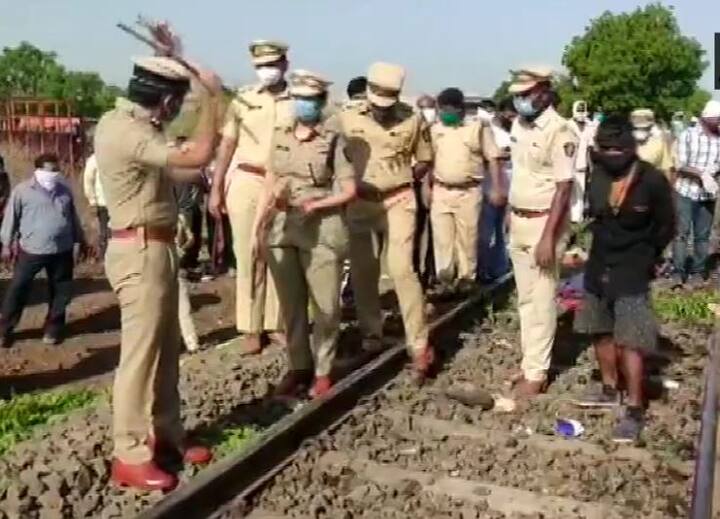 तस्वीरों में आप देख सकते हैं कि मामले की जांच के लिए पुलिस स्पॉट पर तफतीछश करने के लिए पहुंची है. 