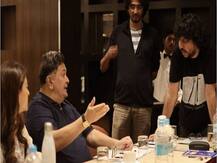 ऋषि कपूर की आखिरी फिल्म को रिलीज करने के लिए मेकर्स ने कसी कमर, जानें कैसे पूरी की जाएंगी ये फिल्म