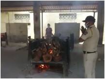 लॉकडाउन की वजह से नहीं पहुंच पाया परिवार का कोई सदस्य, पुलिस के जवान ने किया मृतक का अंतिम संस्कार