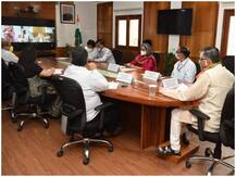 Covid 19: उद्योग जगत की सरकार से मांग, 12 घंटे हो वर्किंग आवर, 2-3 साल के लिए स्थगित हो श्रम कानून