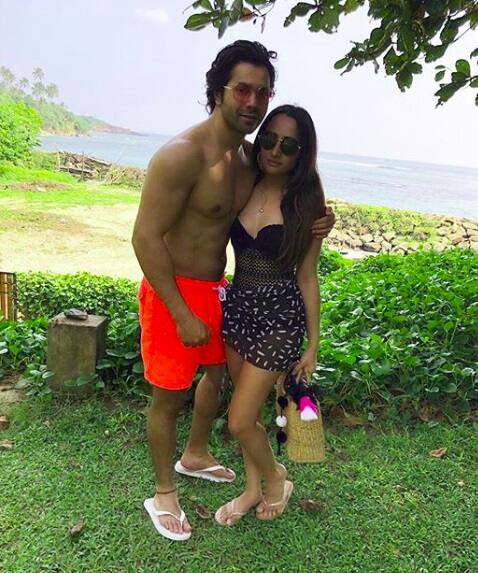 इसके साथ ही अभिनेता ने अपनी और नताशा की एक तस्वीर भी साझा की है, जिसके बैकग्राउंड में समंदर किनारे नजर आ रहा है.