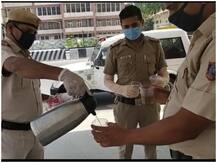 COVID-19: दिल्ली पुलिस अपने पुलिसकर्मियों का इम्यूनिटी बढ़ाने के लिए काढ़ा पिला रही है