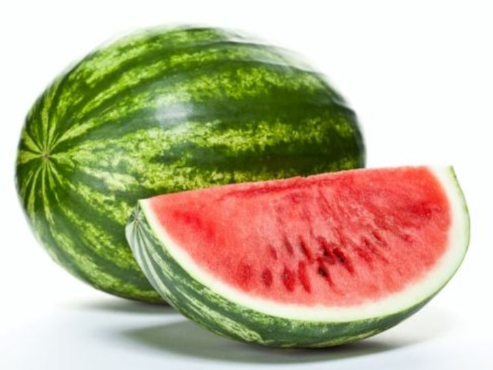 Health Tips Be careful if you eat more watermelons in summer know its disadvantages Health Tips: गर्मियों में खाते हैं अधिक तरबूज तो हो जाएं सावधान, जानिए इसके नुकसान