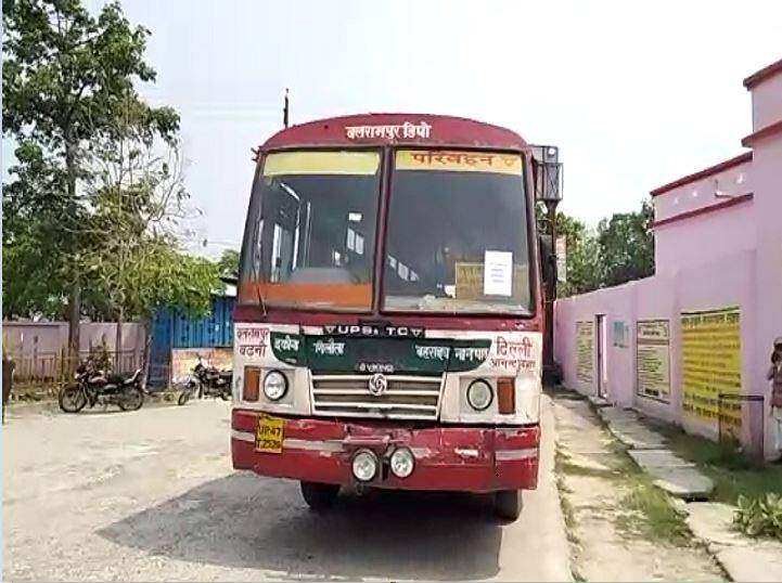 यूपी: रोडबेज बस में प्रवासी मजदूर की मौत, कोरोना टेस्ट के बाद होगा पोस्टमार्टम Shravasti Migrant labour dies in roadways bus, postmortem to be done after corona test यूपी: रोडबेज बस में प्रवासी मजदूर की मौत, कोरोना टेस्ट के बाद होगा पोस्टमार्टम