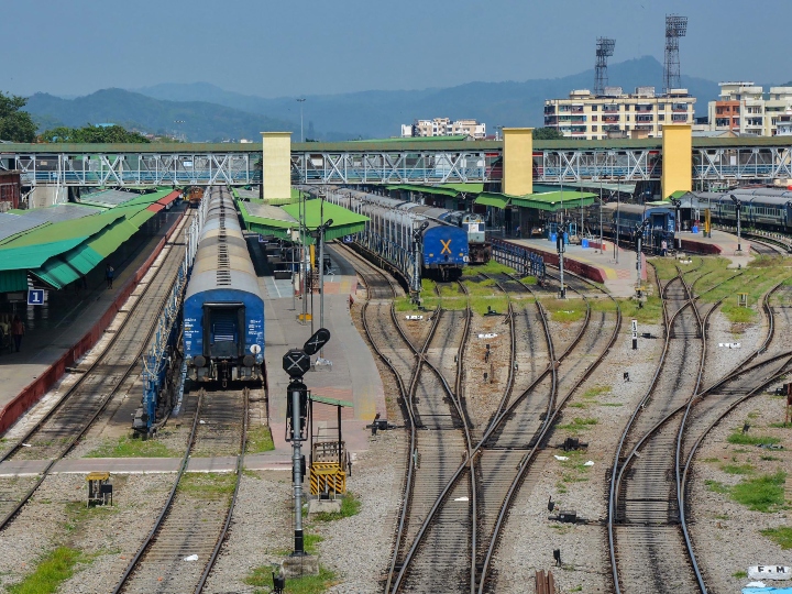 लॉकडाउन 4.0 में सिर्फ स्पेशल ट्रेनें, पार्सल और मालगाड़ियां ही चलाई जाएंगी- रेलवे