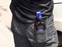 लॉकडाउन में ये है उत्तर प्रदेश का हाल, 7 दिन में गटक गए 40 दिन की शराब