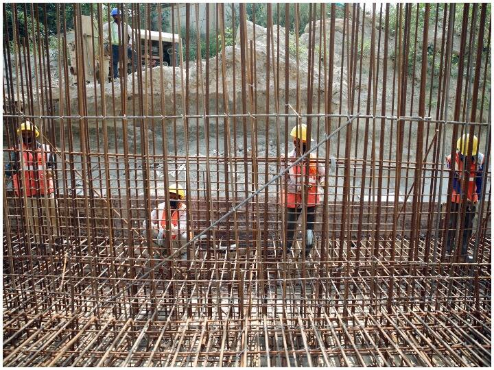 government likely to limit daily work hours to eight after this overtime will begin new labour laws नए नियम लाने की तैयारी में सरकार, 8 घंटे करना होगा काम, ओवरटाइम का अलग से मिलेगा पैसा!