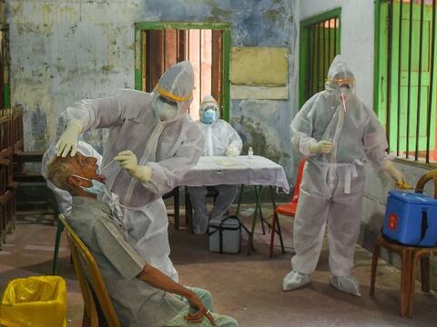 कोरोना वायरस: मुंबई बन रहा है भारत का 'वुहान', तेजी से बढ़ रहे हैं मामले कोरोना वायरस: मुंबई बन रहा है भारत का 'वुहान', तेजी से बढ़ रहे हैं मामले