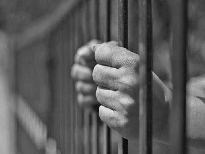 Coronavirus Death of prisoner in Delhi Mandoli jail ANN Coronavirus: दिल्ली की जेल में कोरोना से पहली मौत, मंडोली जेल में उम्र कैद की सजा काट रहा था कैदी