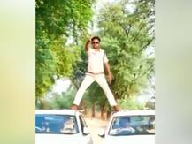 MP: 'सिंघम' स्टाइल में नजर आए सब इंस्पेक्टर, सोशल मीडिया पर वीडियो वायरल होने पर हुई कार्रवाई