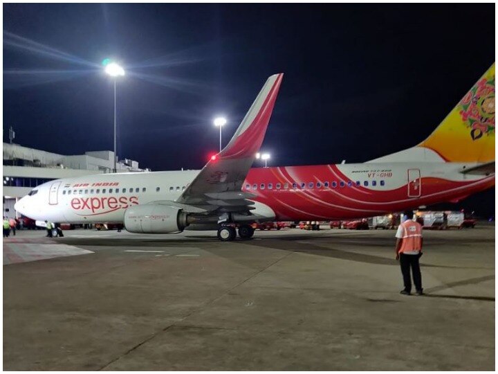 Vande Bharat Mission: Air India aircraft carrying 179 Indians from Kuala Lumpur reached Kocchi Airport, 178 Indians stranded in Dubai also returned वंदे भारत मिशनः कुआलालंपुर से 179 भारतीयों को लेकर कोच्चि एयरपोर्ट पहुंचा विमान, दुबई में फंसे 178 भारतीय भी लौटे