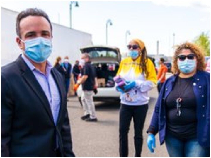 America: A lot of people with cars reached to take ration amid pandemic अमेरिका में महामारी ने छीनी लोगों की आजीविका, मुफ्त राशन लेने के लिए गाड़ियों से पहुंचे लोग