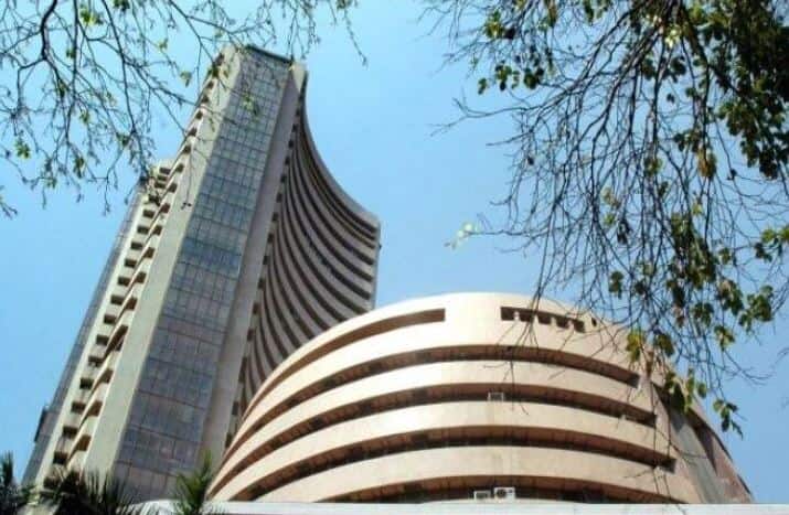 Market open in red zone, Sensex slips more then 350 points, nifty below 9150 बाजार गिरावट पर खुलाः सेंसेक्स 350 अंक से ज्यादा टूटा, निफ्टी 100 पॉइंट फिसलकर 9150 के नीचे