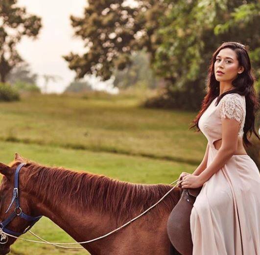 दोनों लंबे समय से एक दूसरे को डेट कर रहे हैं. दोनों ही अपने रिलेशन को लेकर काफी ओपन भी रहते हैं और सोशल मीडिया पर अक्सर तस्वीरें शेयर करते भी नजर आते हैं. 