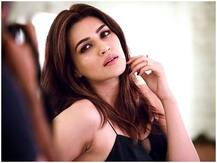 Lockdown में यूं टाइम स्पेंड कर रही हैं कृति सेनन, वायरल हो रहा है वीडियो