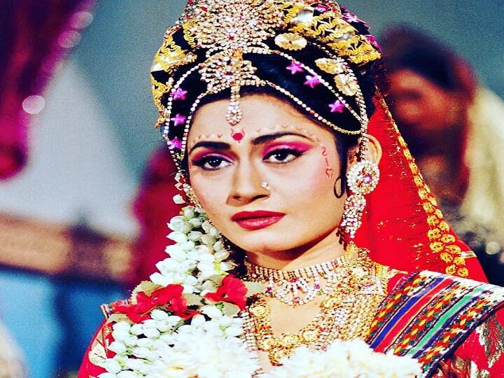  रामानंद सागर के फेमस टीवी सीरियल 'श्रीकृष्णा' में एक्ट्रेस फाल्गुनी पारिख ने द्रौपदी का रोल अदा किया. इस रोल में उन्हें दर्शकों ने काफी पसंद किया. इसके बाद कई अन्य टीवी सीरियल में वह नजर आईं.
