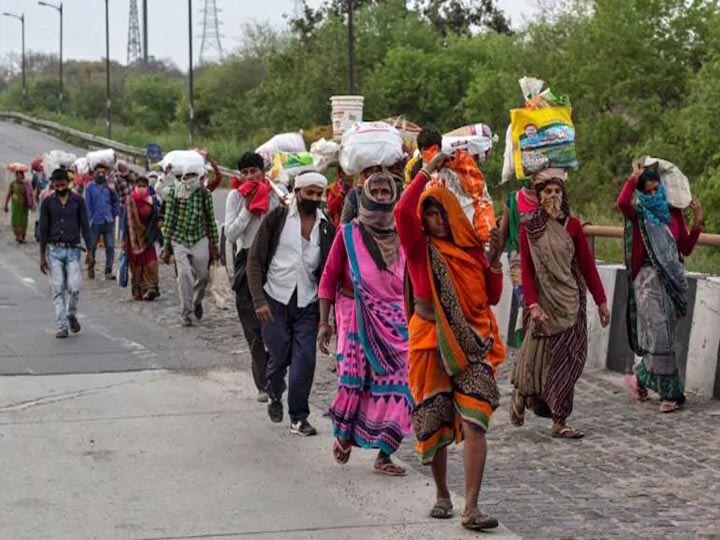 Migrants labours big problem for District administration कैसे रुकेगी बीमारी: मजदूरों का पलायन जारी, ग्रीन ज़ोन में शामिल जिलों में बढ़े पॉजिटीव केस