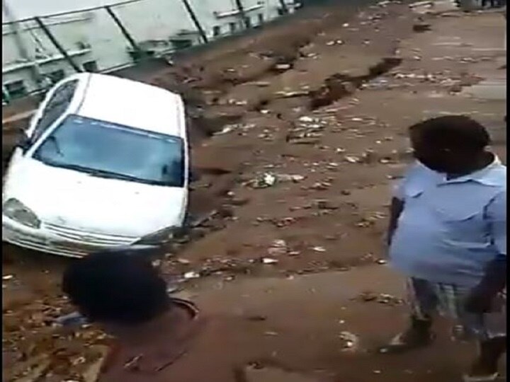 Bengaluru heavy rain Road accident viral video fact check सच्चाई का सेंसेक्स: क्या पृथ्वी पर प्रलय आने वाली है? जानिए वायरल वीडियो की सच्चाई
