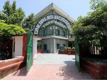 गाजियाबाद: स्कूलों की मनमानी जारी, पेरेंट्स पर किताबें खरीदने का डाल रहे दबाव