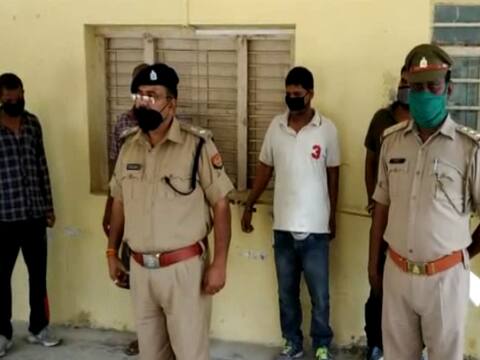 गोरखपुर: ATM कार्ड बदलकर ठगी करने वाले गिरोह का पर्दाफाश, पांच ठग गिरफ्तार गोरखपुर: ATM कार्ड बदलकर ठगी करने वाले गिरोह का पर्दाफाश, पांच ठग गिरफ्तार