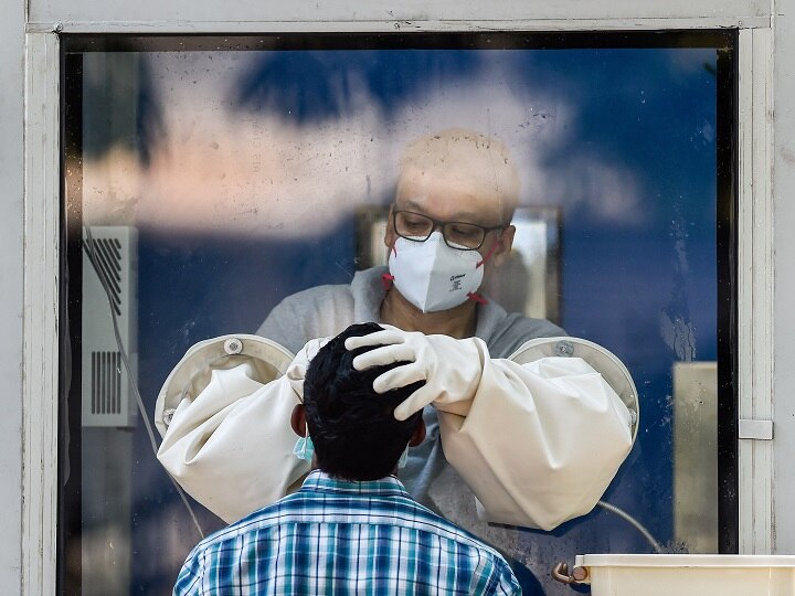 Mumbai: After recovering from covid-19, doctor joins his clinic once again मुंबई: कोरोना वायरस को मात देनेवाले डॉक्टर ने लोगों के लिए दोबारा क्लीनिक खोली