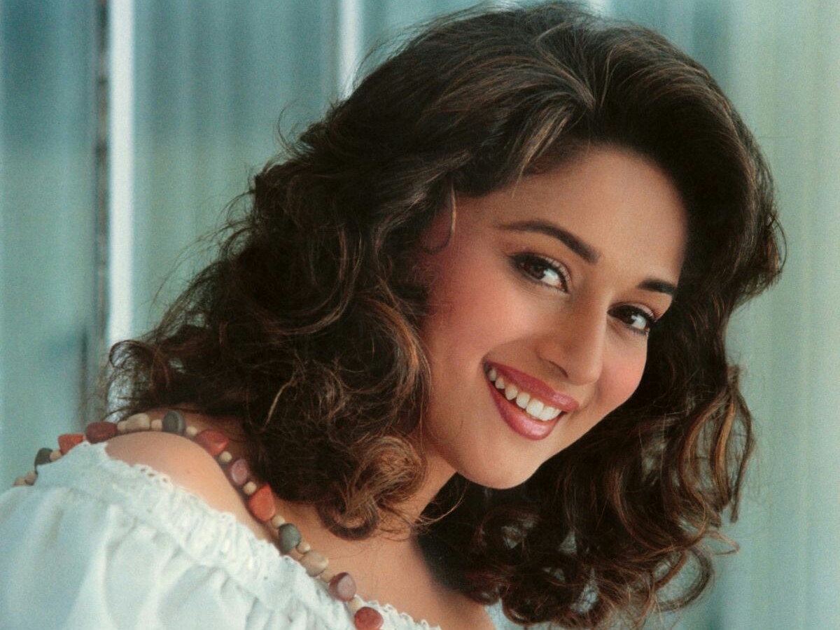The result of finally writing the name in the poster of a film was that Madhuri reached the first position in the industry. madhuri dixit story about about in film industry