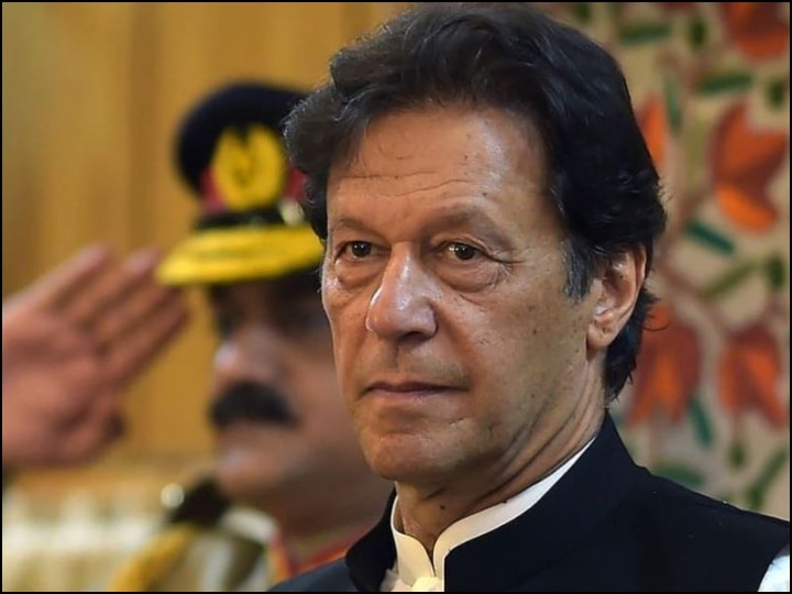 Pakistan Imran Khan removed Finance Minister Sheikh Hammad Azhar the new Finance Minister पाकिस्तानः इमरान खान ने वित्त मंत्री शेख को पद से हटाया, हम्माद अजहर को नया वित्त मंत्री बनाया