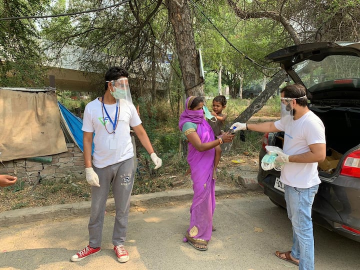 इस बीमारी ने भारत को भी प्रभावित किया है. कोरोना की मार भारत में सबसे ज्यादा प्रवासी मजदूर और गरीब झेल रहे हैं.