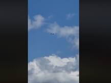 VIDEO: क्रैश हुआ पैराशूट, खतरनाक तरीके से नीचे गिरे 2 स्काइडाइवर्स का वीडियो वायरल