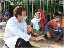 राहुल गांधी ने पलायन कर रहे मजदूरों के बीच पहुंच कर दर्द साझा किया