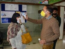 विशेष: Thermal Gun कोरोना को पकड़ने का छलावा है या सच्चाई? क्या देश में गलत तरीके से कोरोना खोजा जा रहा है?