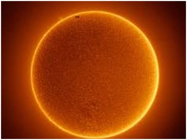 The sun has entered a lockdown period, which could cause freezing weather, famine सूरज के 'लॉकडान' में चले जाने पर वैज्ञानिकों की चेतावनी, भूकंप,अकाल और ठंड का हो सकता है सामना