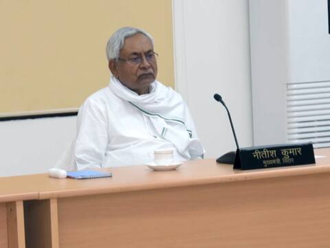 बिहार: सीएम नीतीश ने केंद्र के आर्थिक पैकेज को लेकर की बैठक, भरपूर फायदा उठाने के लिए अधिकारियों को दिया टास्क बिहार: सीएम नीतीश ने केंद्र के आर्थिक पैकेज को लेकर की बैठक, भरपूर फायदा उठाने के लिए अधिकारियों को दिया टास्क