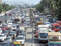 दिल्ली: लॉकडाउन 4 में छूट मिलने के बाद सड़कों पर दिखा वाहनों का भारी जाम