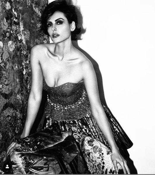 अभिनय की बात करें, तो मंदाना आने वाले समय में वेब सीरीज 'द कसीनो' में नजर आएंगी.