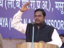 IAS Success Story: अत्यधिक गरीबी भी नहीं रोक पायी वरुण बरनवाल का रास्ता, दूसरों की मदद और दृढ़ इच्छाशक्ति से बने IAS