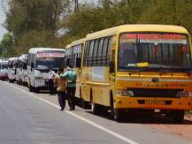 कांग्रेस और बीजेपी आमने-सामने, सड़क पर पैदल चलते रहे मजदूर और खाली वापस लौट गई बसें