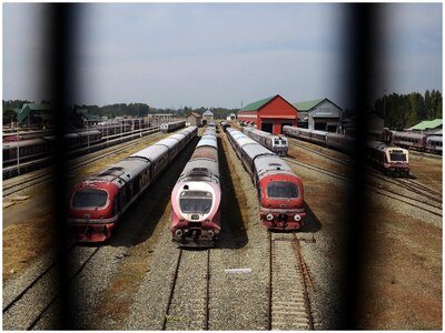 Indian Railways : आज 10 बजे सुबह से रेलगाड़ी के लिए टिकट बुकिंग होगी शुरू, यहां देखिए ट्रेनों की पूरी लिस्ट 