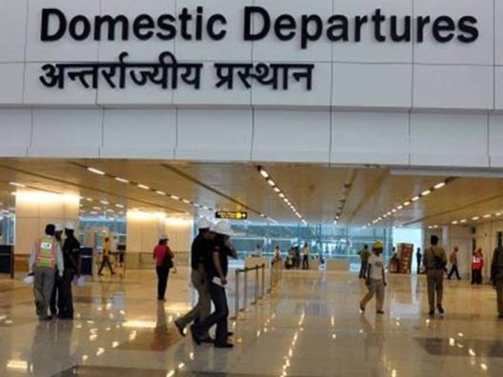 Passenger cought with ammunition at Delhi Airport दिल्ली एयरपोर्ट पर यात्री के पास से मिले कारतूस, एजेंसियों के होश उड़े