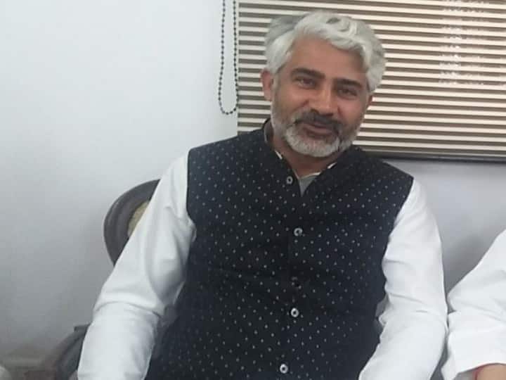 हरियाणा: कांग्रेस नेता पंकज पूनिया करनाल में गिरफ्तार, 'बस सियासत' के बीच किया था विवादित ट्वीट Haryana: Congress leader Pankaj Punia arrested in Karnal हरियाणा: कांग्रेस नेता पंकज पूनिया करनाल में गिरफ्तार, 'बस सियासत' के बीच किया था विवादित ट्वीट