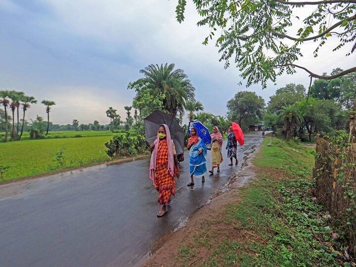 भारी बारिश और 190 किलोमीटर प्रति घंटे की रफ्तार वाली हवाओं के साथ 'उम्पुन' बुधवार दोपहर ढाई बजे पश्चिम बंगाल के दीघा तट पर पहुंचा. इसके बाद राज्य के कई हिस्सों में भारी बारिश और तूफान आया.