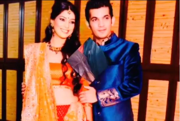 Anniversary: ​​Arjun Bijlani celebrates 7th wedding anniversary with wife Neha; pictures of romantic dinner date go viral