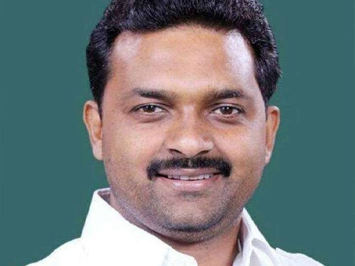 Coronavirus: खाना बांटने पहुंचे बीजेपी सांसद, लोगों ने सोशल डिस्‍टेंसिंग का नहीं रखा ख्‍याल